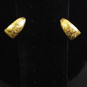 Exquisite Vintage Gold Tone Floral Etched Clip On Hoop Earrings